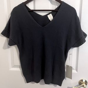 Joie short sleeve v-neck knit sweater w/ sleeve detail. Size XS. NWT!